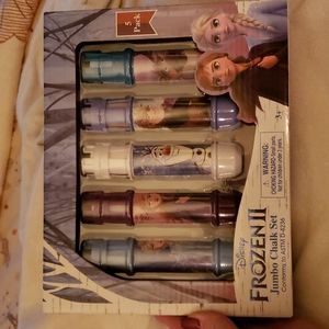 Disney Frozen II Jumbo Chalk Set